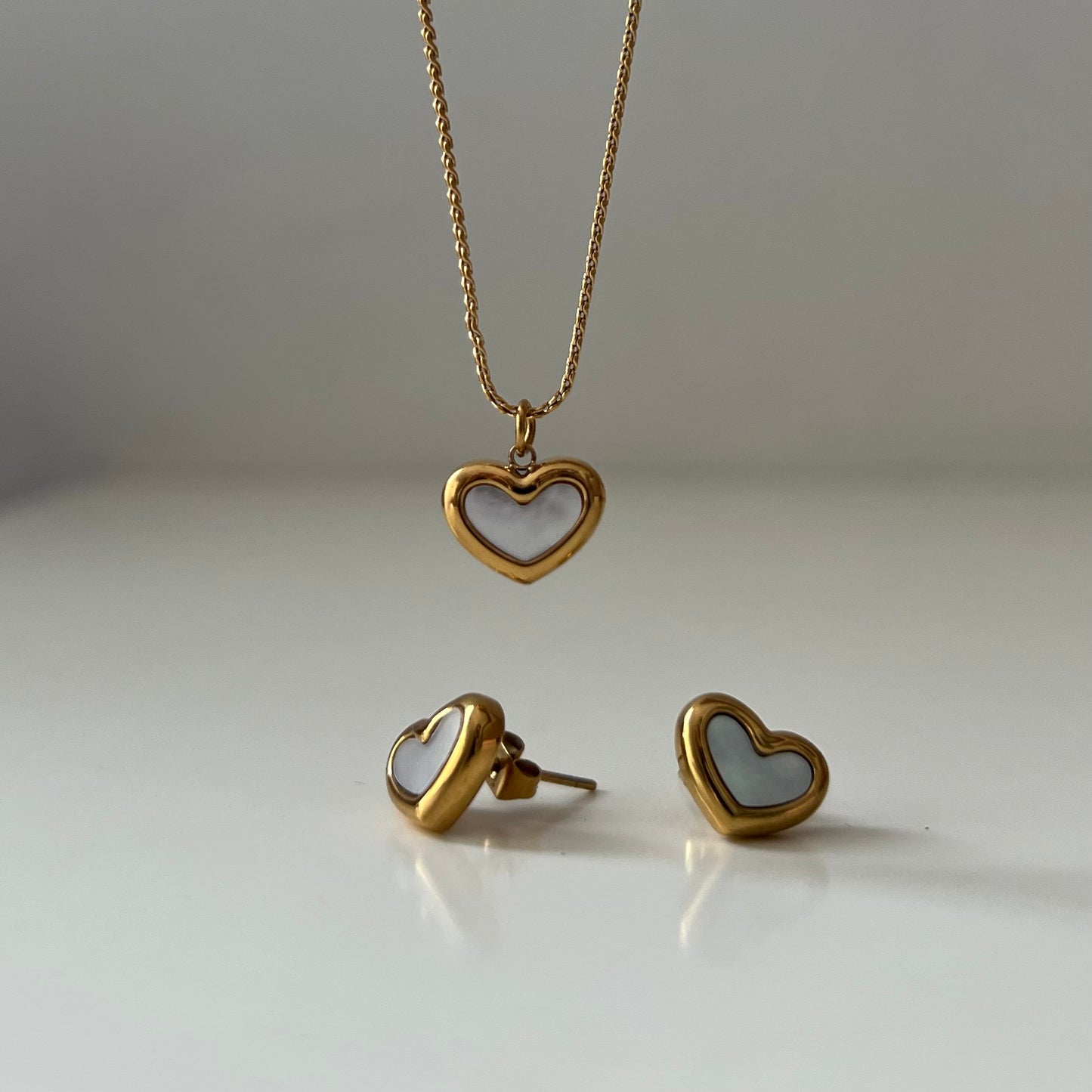 Set White Heart Collar y Studs