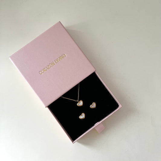 Set White Heart Collar y Studs