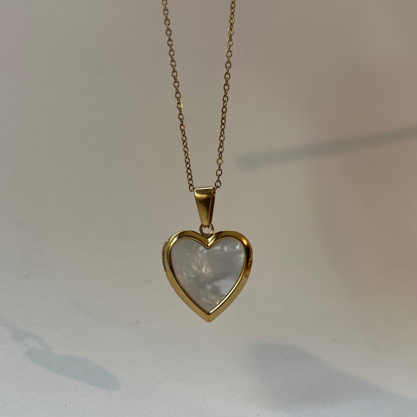 Collar Relicario Heart Gold Madre Perla