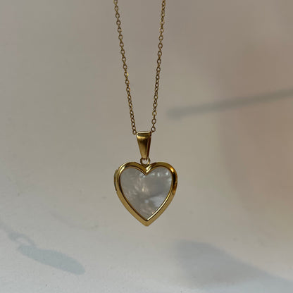 Collar Relicario Heart Gold Madre Perla