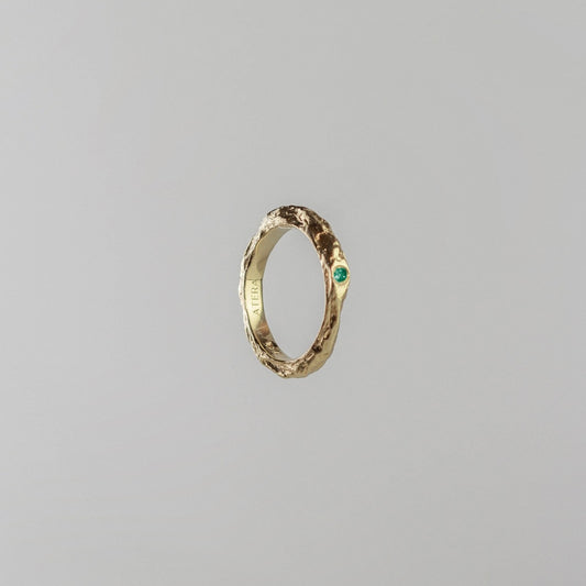 Anillo Raw Esmeralda Gold